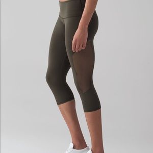 Lululemon reveal crops